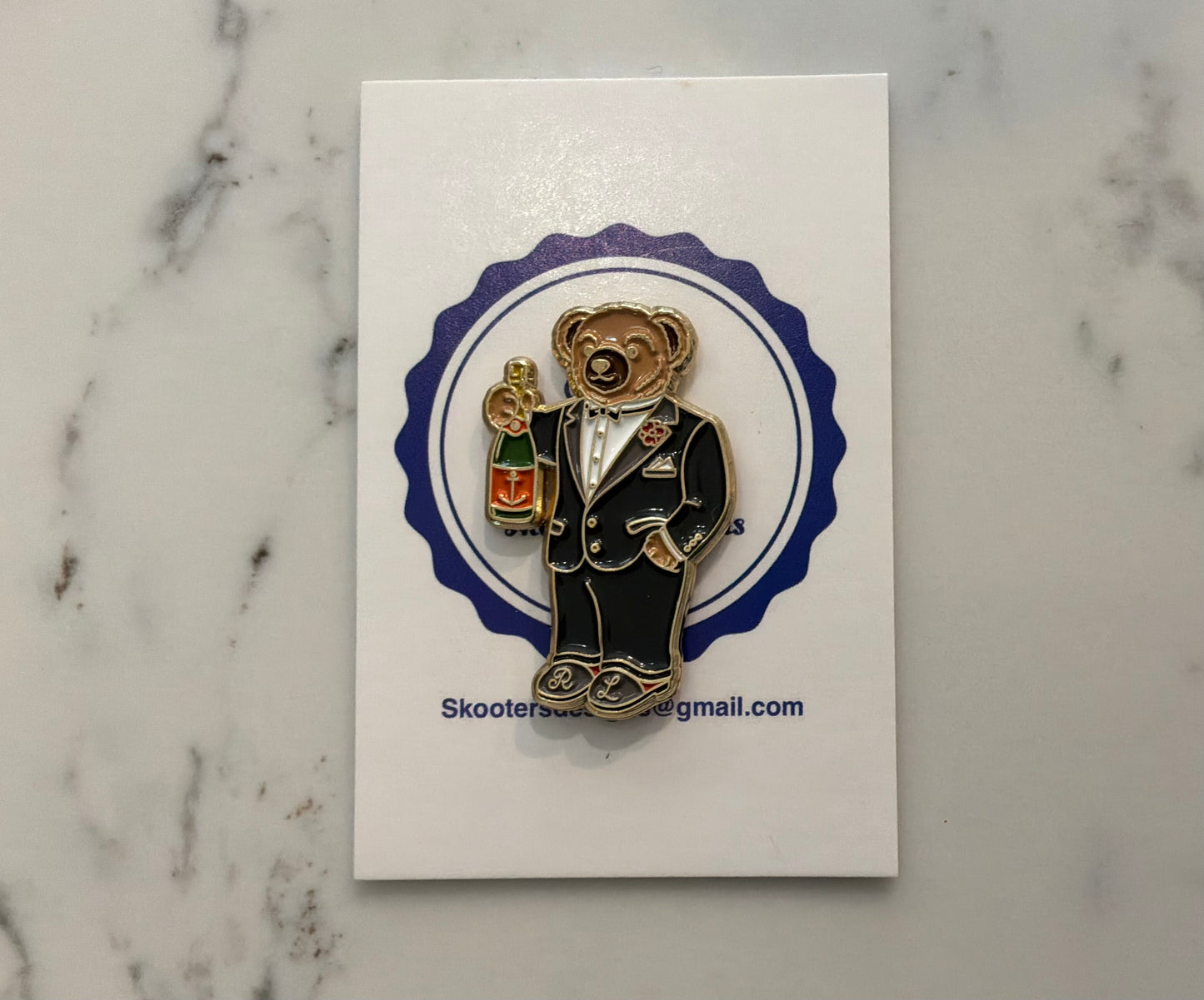 Champagne Bear Needle Minder